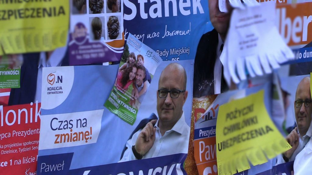 Wandale nie oszczędzają też kandydatów w Jaworznie. Tu walka toczy się na noże, lub jak kto woli – ostrza