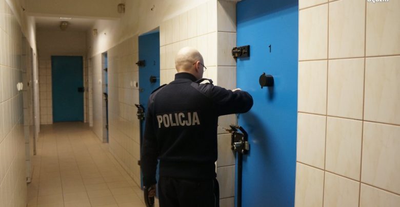 Przyszedł na komisariat sprawdzić swoje punkty karne, ale o czymś zapomniał. Grożą mu 3 lata więzienia (fot.Śląska Policja)