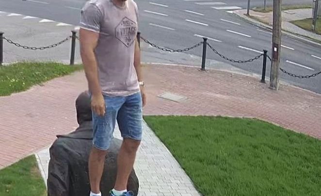 Znieważył pomnik Lecha Kaczyńskiego. 45-latek sam zgłosił się na policję (fot.Policja Lubelska)