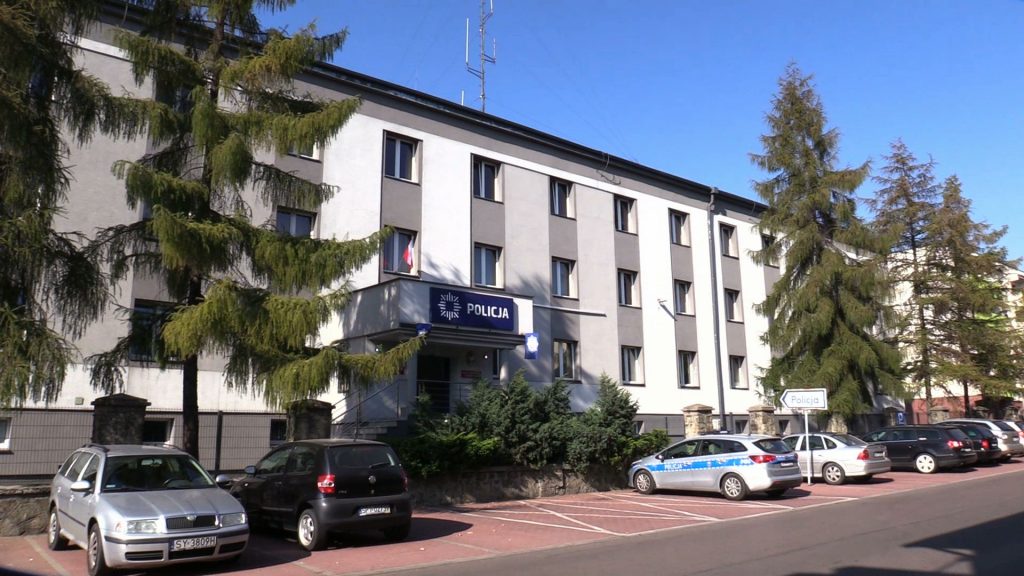 W Piekarach Śląskich spod samej komendy policji uciekło z konwoju dwóch nastolatków