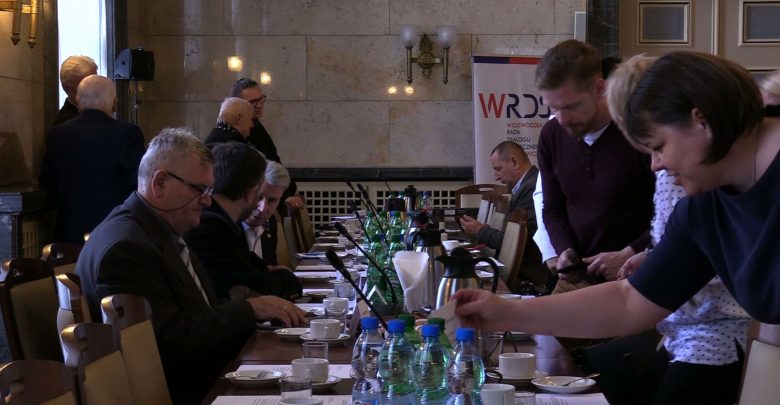 Strajk w Wojewódzkim Szpitalu Specjalistycznym nr 3 w Rybniku trwa, a sytuacja staje się coraz bardziej napięta.