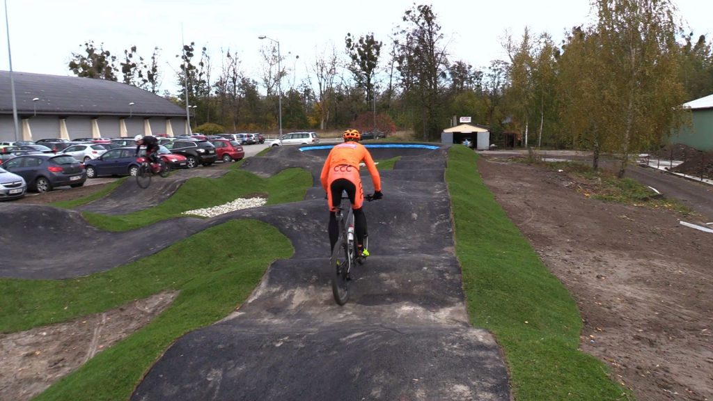 Gliwice: Jazda na okrągło, czyli rowerowy pumptrack już działa! Testował go zawodowiec