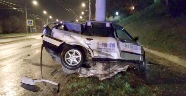 Uderzył w słup latarni. Kierowca BMW zginął na miejscu (fot.Policja Lubelska)