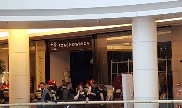 Zawalił się sufit w galerii handlowej w Rzeszowie. Trwa ewakuacja