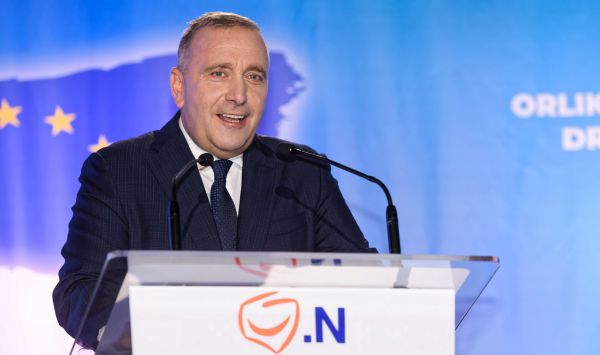 Burza po słowach Grzegorza Schetyny: Musimy wygrać wybory i strząsnąć ze zdrowego drzewa naszego państwa PiS–owską szarańczę!
