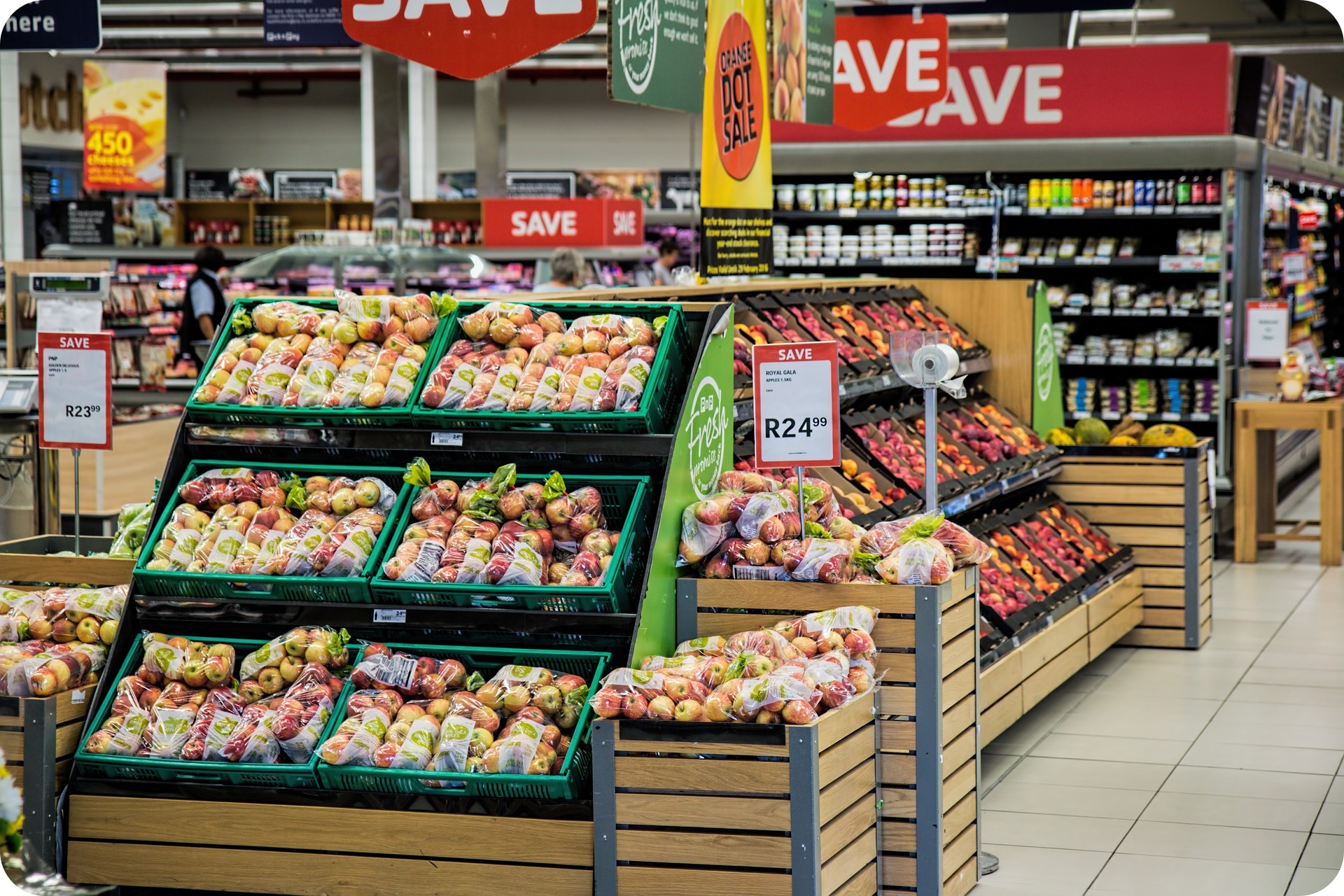 Lokalny sklepik VS sieciówka (fot. pixabay.com)