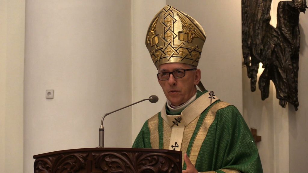 Abp Wiktor Skworc w swoim kazaniu przypomniał, że „nowe życie II Rzeczypospolitej było też pasmem zmagań z wrogami zewnętrznymi i rozbiciem zewnętrznym”.
