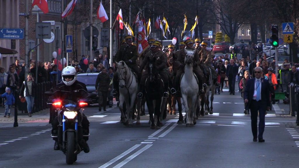 100-lecie niepodległości Polski: Biało-czerwony marsz przeszedł ulicami Katowic