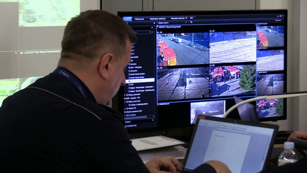 Szczyt Klimatyczny ONZ COP 24 w Katowicach to również względy bezpieczeństwa – dziś śląska policja zaprezentowała zintegrowane stanowisko dowodzenia komendanta wojewódzkiego policji w Katowicach