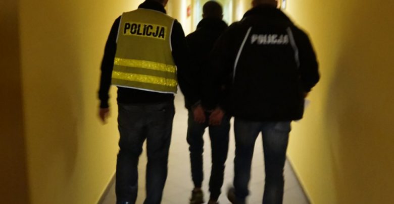 Gliwice: 16-latek z nożem próbował okraść 21-letniego mężczyznę