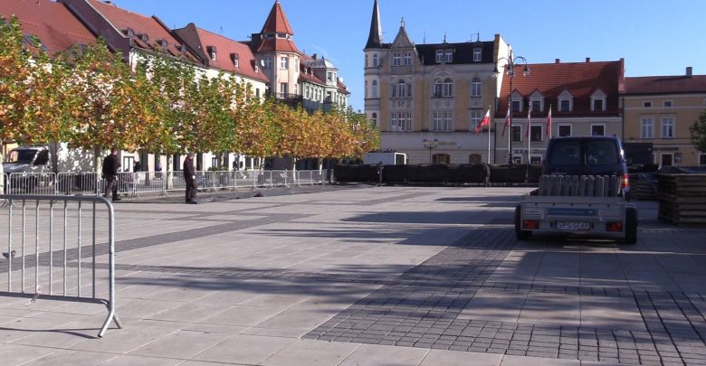 W Pszczynie budują już lodowisko na rynku! Kiedy będzie się można poślizgać?