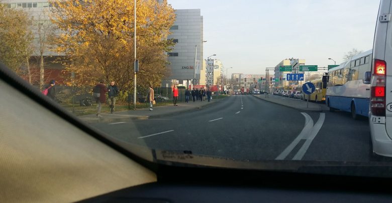 Katowice: Wypadek na skrzyżowaniu Sokolskiej i Chorzowskiej. Są ranni. Ogromny korek na DTŚ w stronę centrum