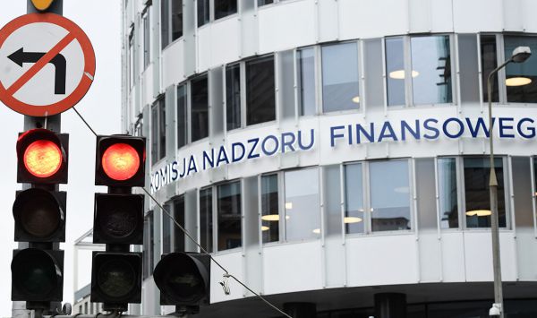 CBA wkroczyło do siedziby KNF. Funkcjonariusze przeszukują pomieszczenia Komisji Nadzoru Finansowego