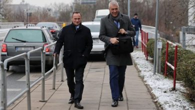 Przesłuchanie Czarneckiego zakończone. Zabezpieczono nośniki (fot.TVP Info)