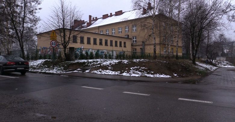 Według wpisów na portalu społecznościowym, 10 grudnia mężczyzna miał próbować wciągnąć do kradzionego Seata Toledo wracającego ze szkoły chłopca