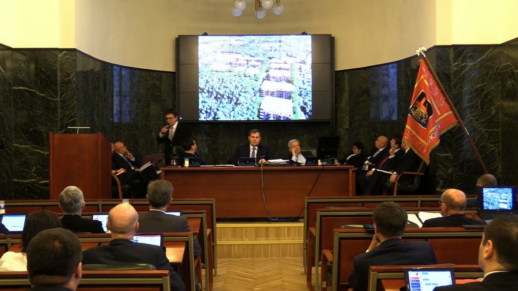 Na sali obecni byli także przedstawiciele inwestora. Ten jednak teraz chce przemyśleć sprawę i dopiero wtedy zadecydować, co powstanie na działce