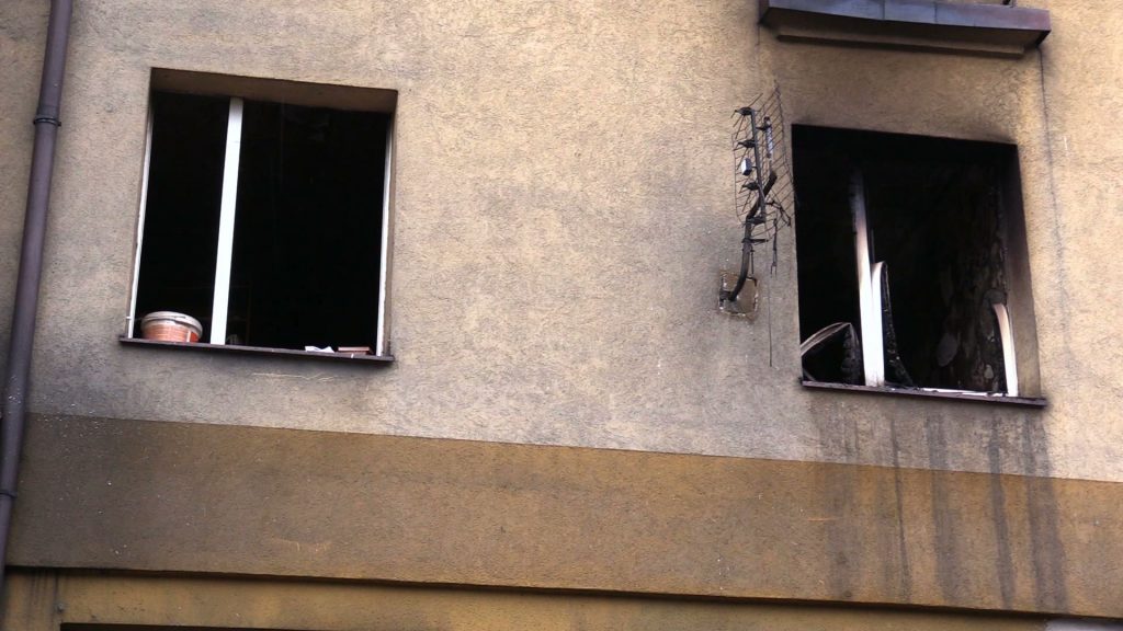 Zwęglone zwłoki znaleziono w Czeladzi w jednym z mieszkań w trzypiętrowym budynku