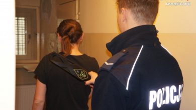 Śląskie: Policjanci zwinęli ją z ulicy. Podczas przeszukania okazało się, że ukrywa coś w bieliźnie (fot.KMP Jastrzębie-Zdrój)