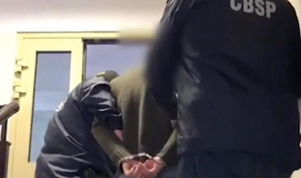 Centralne Biuro Śledcze Policji zatrzymało 17 osób, podejrzanych o tworzenie "karuzeli podatkowej" i niepłacenie podatku VAT, narażając Skarb Państwa na stratę w wysokości 70 mln zł.