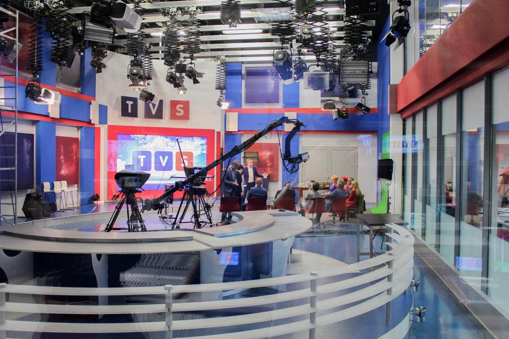 Centrum Szkoleniowe Telewizji TVS pod hasłem „Jak wystąpić i zabłysnąć „ zorganizowało szkolenie z wyjątkowym trenerem. Maciej Orłoś to jeden z najbardziej popularnych dziennikarzy i prezenterów telewizyjnych w Polsce