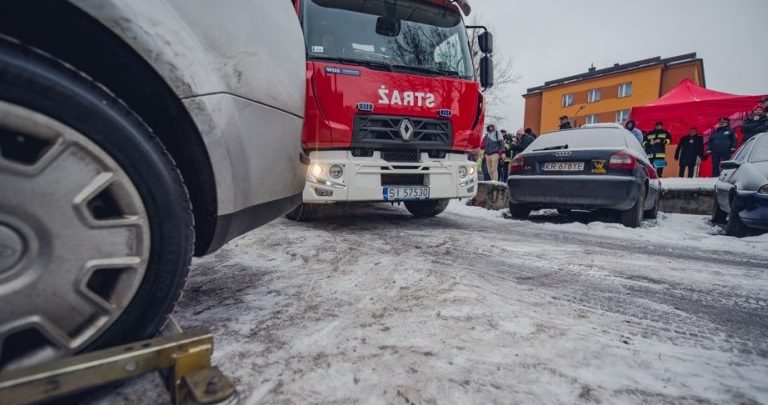 Zwykła głupota, czy coś więcej? Siemianowice Śląskie walczą z parkowaniem na drogach pożarowych (fot.UM Siemianowice Śląskie/Wojciech Mateusiak)