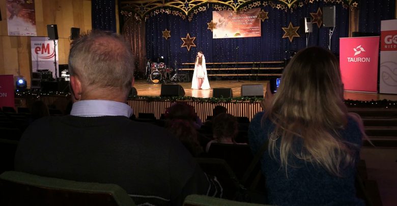 Międzynarodowy Festiwal Kolęd i Pastorałek im. ks. Kazimierza Szwarlika odbywa się pod honorowym patronatem Prezydenta Andrzeja Dudy.