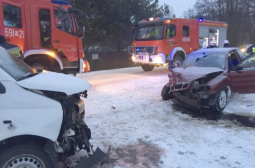 Uderzył w busa przewożącego dzieci. Kierowca lanosa miał 2,5 promila (fot.policja.pl)