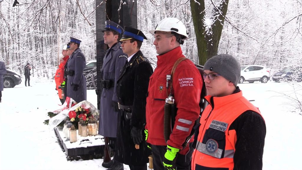 W akcji ratowniczej udział brali strażacy, ratownicy górniczy, policjanci, strażnicy miejscy, żołnierze, i ratownicy górscy