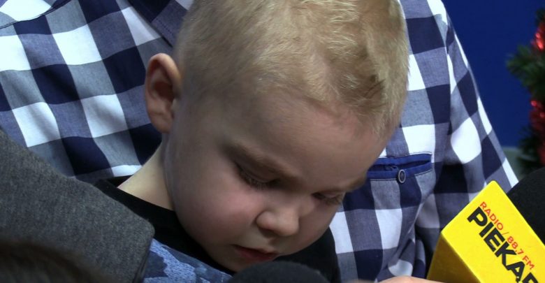 Rybnik: Chłopczyk z płonącego samochodu wciąż wraca do zdrowia. Dzielny Mikołaj walczy każdego dnia!
