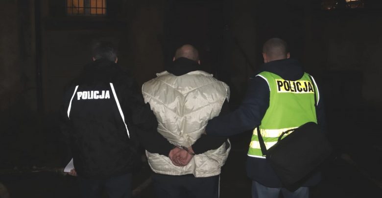 Drwił ze śmierci Prezydenta Gdańska i pochwalał tę zbrodnię w Internecie. Mieszkaniec Knurowa został zatrzymany (fot.Śląska Policja)