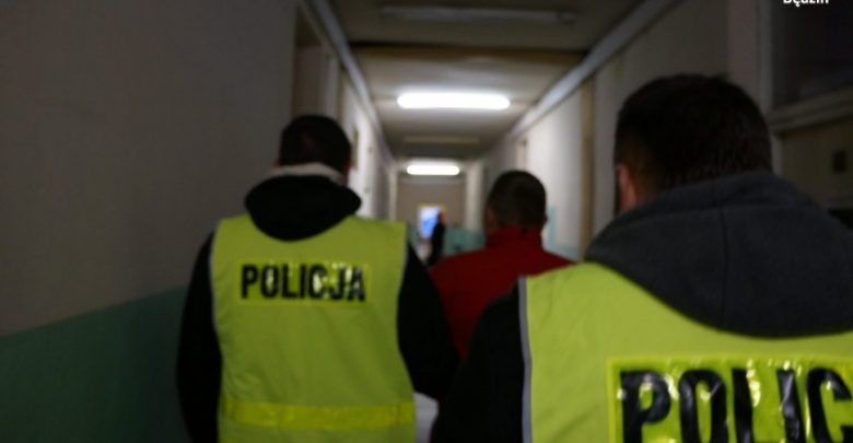 Mierzęcice: włamywał się do samochodów w szortach