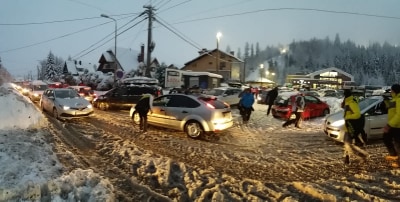 Stan klęski żywiołowej w Szczyrku. Miasto nie radzi sobie z obfitymi opadami śniegu! (fot.Paweł Smalcerz)