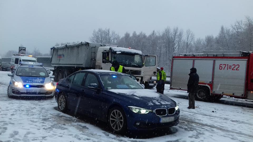 Karambol na autostradzie A4. Zderzyło się sześć samochodów