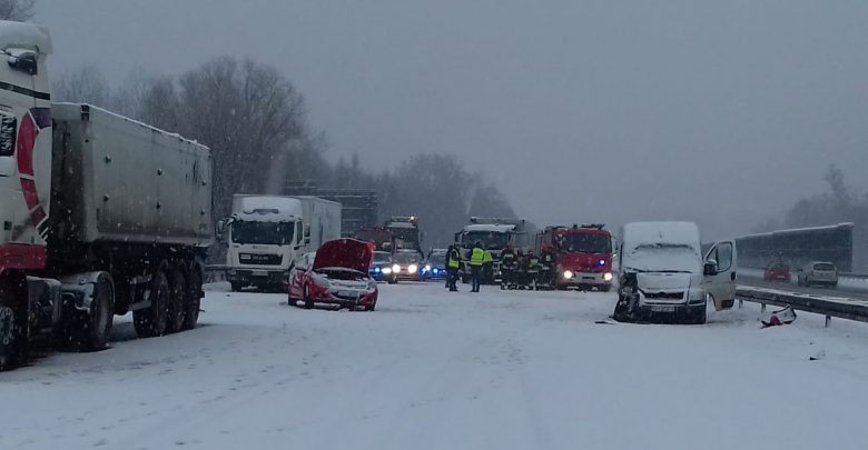 Karambol na autostradzie A4. Zderzyło się sześć samochodów