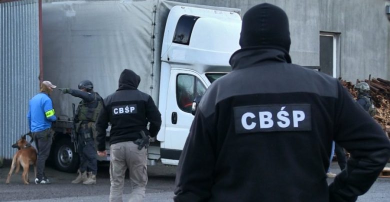 Gang okradający tiry metodą NA PLANDEKĘ rozbity. Działali na Śląsku i w całej Europie! (fot.CBŚP)