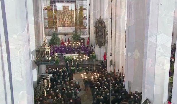 W gdańskiej Bazylice Mariackiej w sobotę w południe rozpoczęła się msza pogrzebowa zmarłego tragicznie prezydenta miasta Pawła Adamowicz
