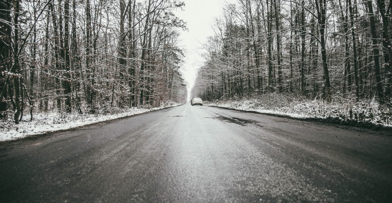 Instytut Meteorologii i Gospodarki Wodnej ostrzega także kierowców - niedziela, 24 stycznia to także gołoledź na drogach - zarówno w dzień jak i w nocy (fot.pixabay.com)