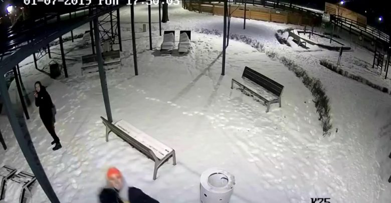 Prezydent Sosnowca na facebooku: KTO ROZPOZNAJE TYCH DZBANÓW? Wandale zniszczyli plac