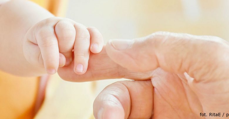 Były Zuzanny, ale też Żakliny. Sprawdź najpopularniejsze imiona w Polsce