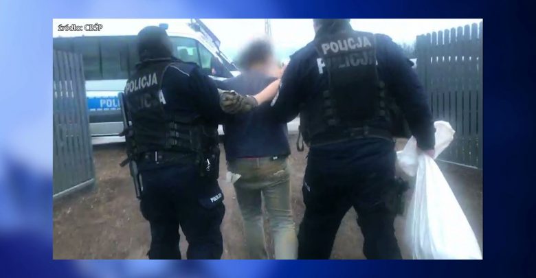 Śląskie: Tony tytoniu i fabryka lewych fajek! Zobaczcie, co odkryli policjanci w czasie akcji!