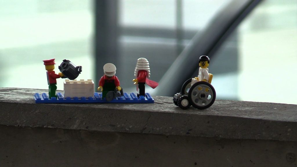 Problem w żartobliwy sposób postanowili nagłośnić społecznicy. Zorganizowali happening, w którym główną rolę zagrały ludziki LEGO