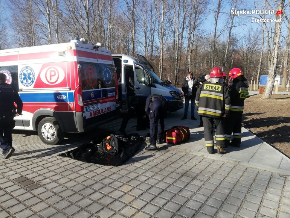 Lód załamał się pod trójką nastolatków w Częstochowie. Wszyscy byli pijani (KMP Częstochowa)