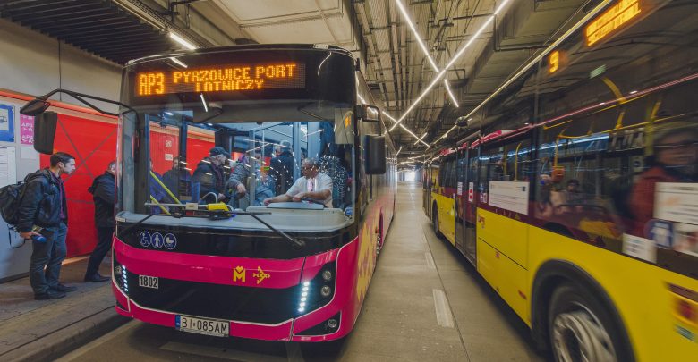 Śląskie: Zmiany w rozkładzie jazdy linii lotniskowych. Autobusy pojadą szybciej (fot.Wojeciech Mateusiak)