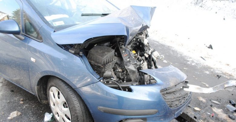 Śmiertelny wypadek w Żarkach. Zginął kierowca Corsy (fot.KPP Myszków)