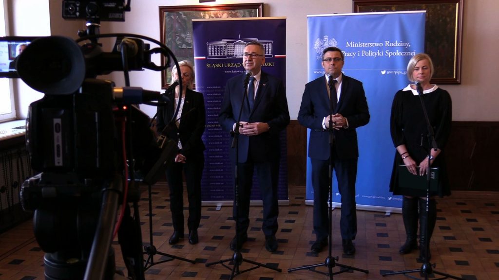Od 1 marca można ubiegać się o rodzicielskie świadczenie z programu MAMA 4+. Chętnych nie brakuje.