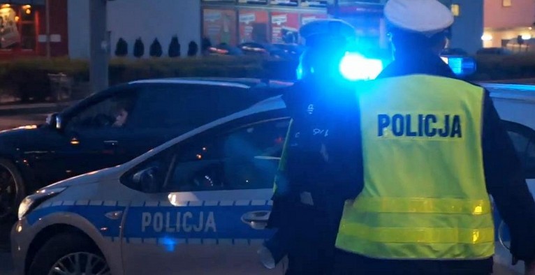 Decyzją premiera w całej Polskie wprowadzono DRUGI STOPIEŃ ALARMOWY! Co to jest Bravo-CRP? (fot.archiwum-Policja)