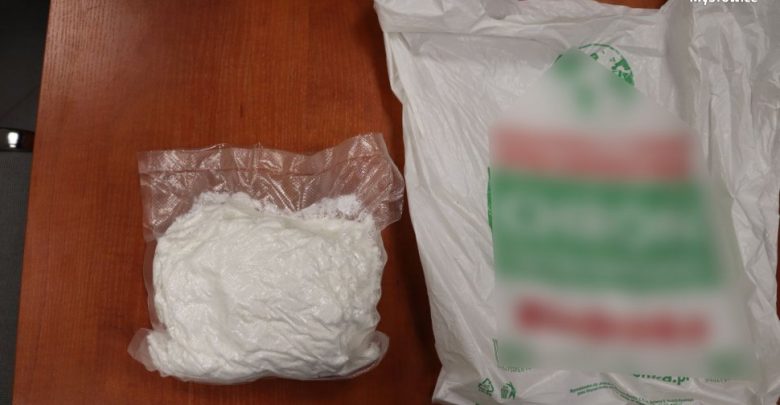 Policjanci z Katowic i Mysłowic zatrzymali 25-latka z Imielina, który w swoim mieszkaniu miał prawie kilogram amfetaminy (fot.KWP. Katowice)