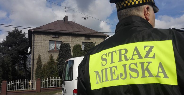 Kontrole antysmogowe mogą wejść na nowy poziom. Wszystko dzięki przepisom, które ułatwią sprawdzanie dymu, wydobywającego się z kominów (fot.Wojciech Żegolewski)
