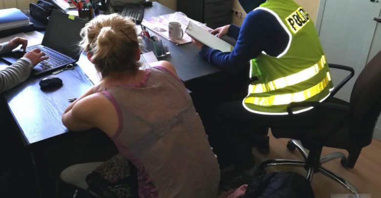 Chciała zarobić na własnym dziecku i sprzedać je w Internecie (fot.Policja Opolska)