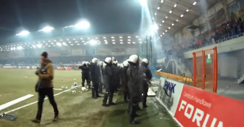 Gliwice: Kolejnych 4 pseudokibiców zatrzymanych. To za derby sprzed roku (źr:youtube)